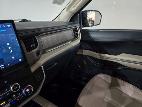 Used 2023 Ford Expedition Max Limited image 31