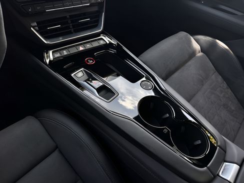 Used 2022 Audi e-tron GT Premium Plus AWD/4WD image 14