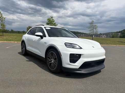 Certified 2025 Porsche Macan 4S Electric AWD/4WD image 9