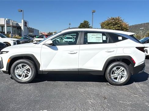 New 2026 Hyundai Tucson SE image 8