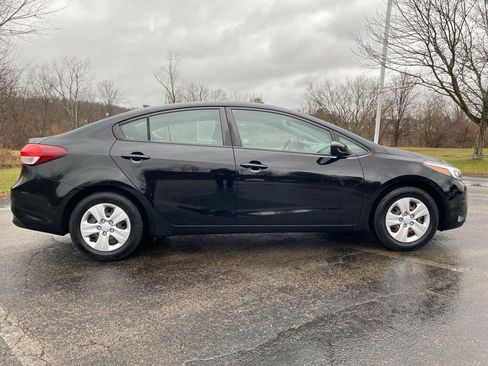 Used 2017 Kia Forte LX image 2