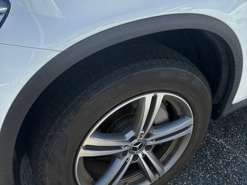 Used 2022 Mercedes-Benz GLC 300 image 2