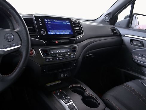 Used 2023 Honda Passport TrailSport image 32