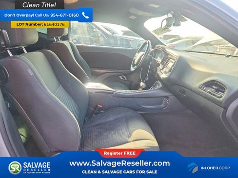 Used 2015 Dodge Challenger SXT RWD image 13
