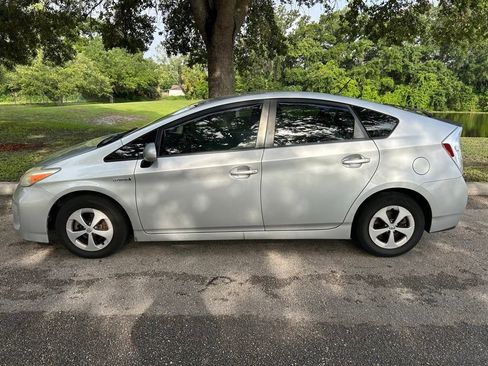 Used 2014 Toyota Prius Two FWD image 3