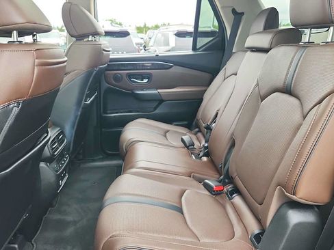 Used 2025 Honda Pilot Elite image 23