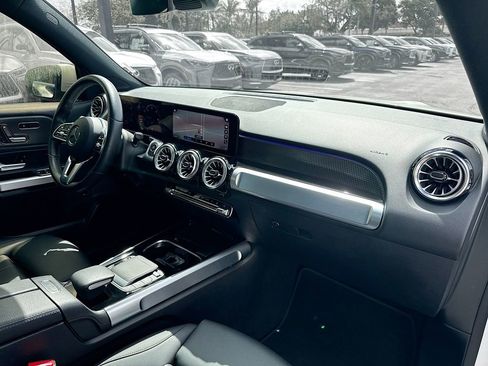 Used 2023 Mercedes-Benz EQB 300 4MATIC image 32