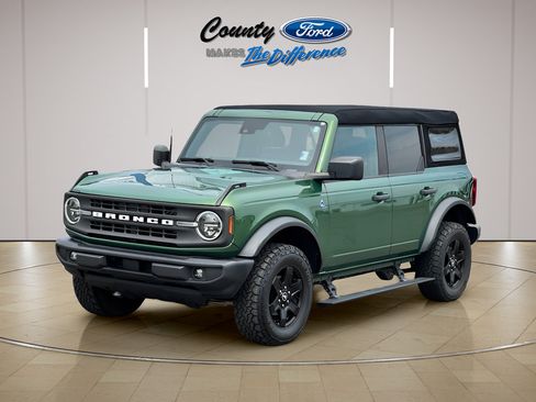 Used 2023 Ford Bronco Black Diamond AWD/4WD image 2