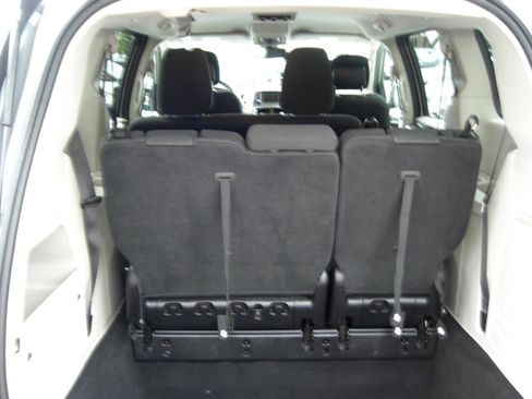 Used 2019 Dodge Grand Caravan SE FWD image 11