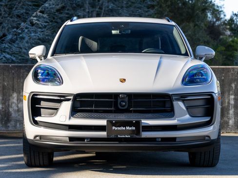 Certified 2024 Porsche Macan image 8