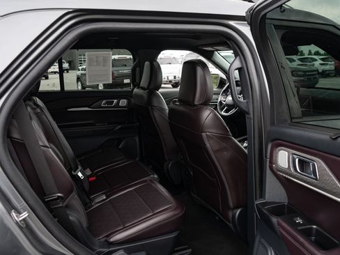 Used 2025 Ford Explorer Platinum AWD/4WD image 22