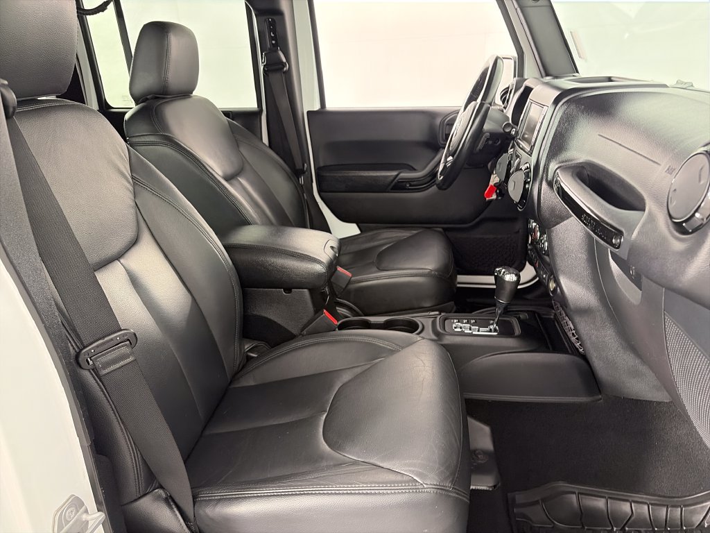 Used 2015 Jeep Wrangler Unlimited Sahara AWD/4WD image 29