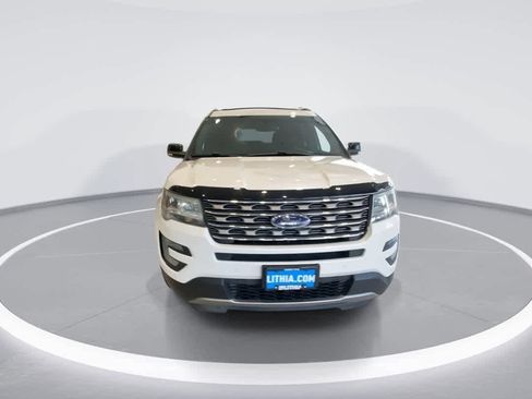 Used 2016 Ford Explorer XLT w/ Equipment Group 202A image 3