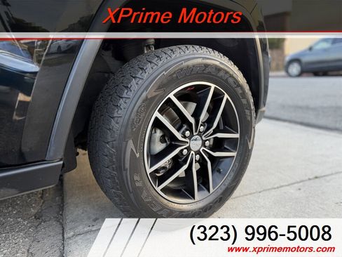 Used 2017 Jeep Grand Cherokee Trailhawk AWD/4WD image 9