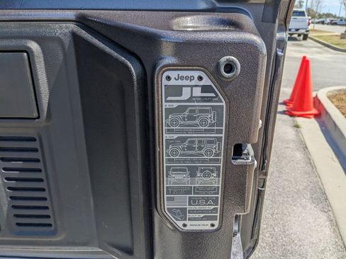 Certified 2025 Jeep Wrangler Unlimited Rubicon 4xe w/ Convenience Group image 47