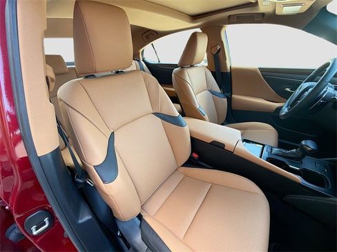 Used 2025 Lexus ES 350 w/ Premium Package image 15