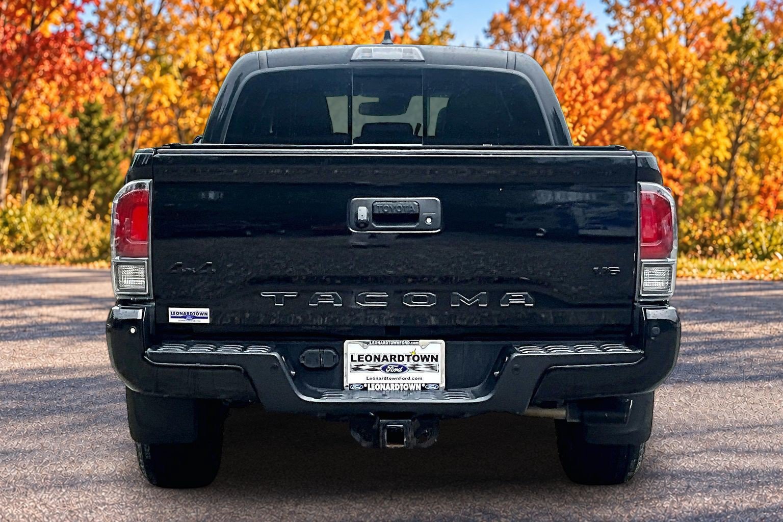 Used 2021 Toyota Tacoma Limited w/ Nightshade Package AWD/4WD image 5