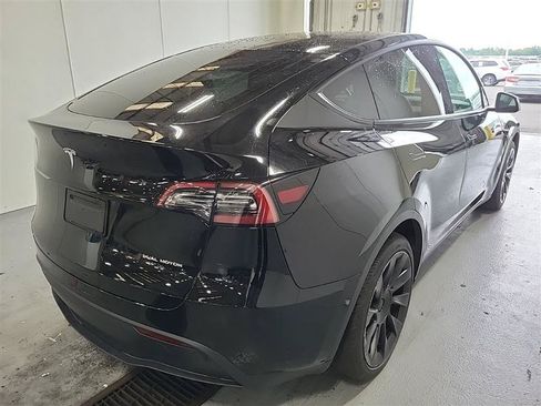 Used 2023 Tesla Model Y Long Range AWD/4WD image 4