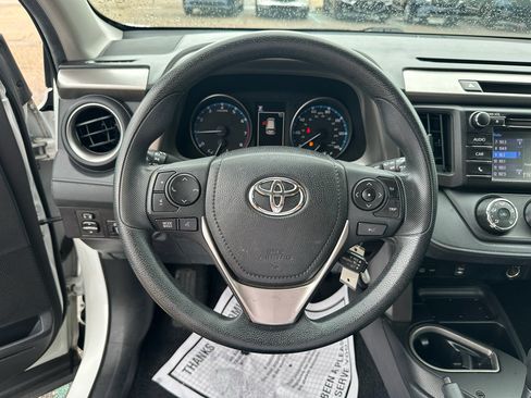 Used 2018 Toyota RAV4 LE FWD image 18