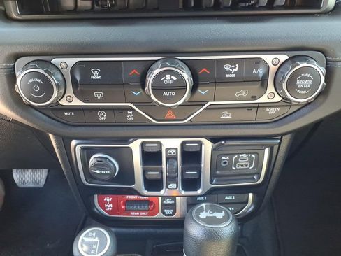 Certified 2024 Jeep Wrangler Unlimited Rubicon AWD/4WD image 8