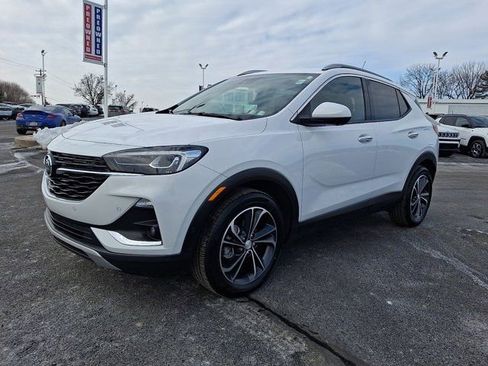 Used 2020 Buick Encore GX Essence w/ Advanced Technology Package image 3