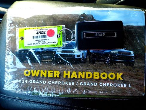 Used 2024 Jeep Grand Cherokee L Limited w/ Luxury Tech Group II image 30