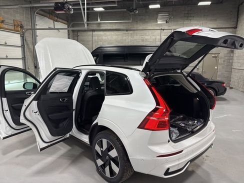 Used 2025 Volvo XC60 T8 Plus w/ Climate Package image 28