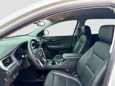 Used 2023 GMC Acadia SLT w/ Elevation Edition image 11