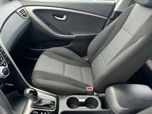 Used 2017 Hyundai Elantra GT image 13