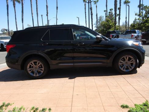Used 2021 Ford Explorer XLT w/ Equipment Group 202A RWD image 5