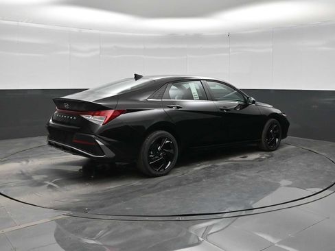 New 2026 Hyundai Elantra SEL Sport FWD image 7