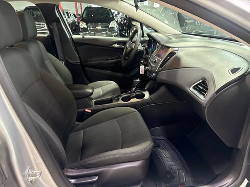 Used 2017 Chevrolet Cruze LT FWD image 35