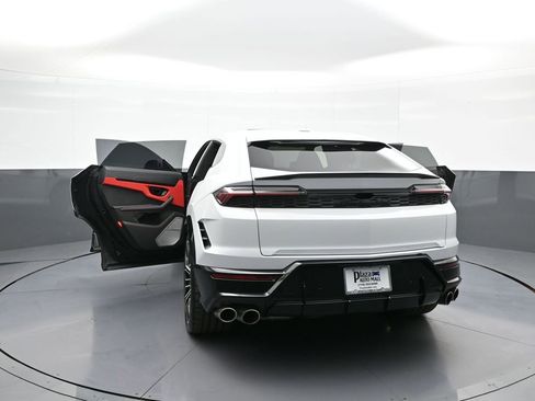Used 2025 Lamborghini Urus SE AWD/4WD image 52