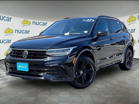 Used 2023 Volkswagen Tiguan SE R-Line AWD/4WD image 3