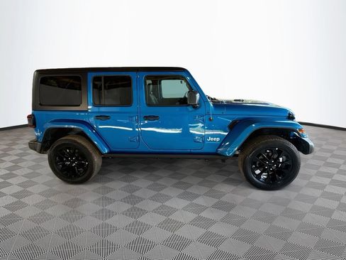 Used 2023 Jeep Wrangler Unlimited Sahara AWD/4WD image 5