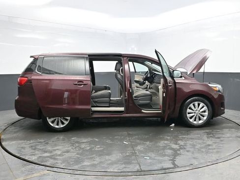 Used 2017 Kia Sedona EX image 43