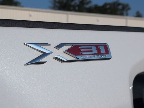 Used 2026 GMC Sierra 2500 SLT w/ SLT Premium Package AWD/4WD image 6