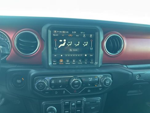 Used 2022 Jeep Gladiator Rubicon w/ Cold Weather Group image 15