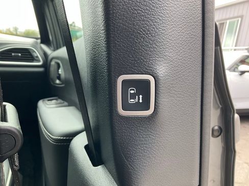 Used 2023 Chrysler Pacifica Limited w/ S Appearance Package FWD image 56