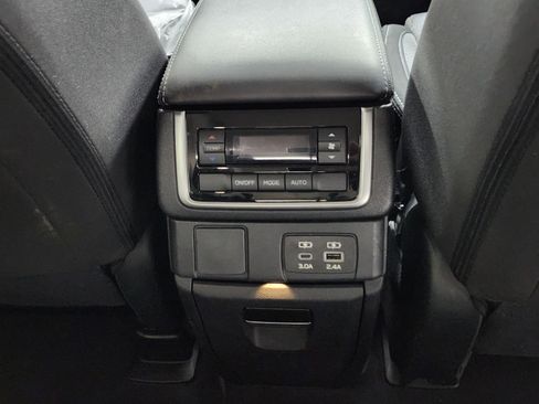 Used 2025 Subaru Ascent Premium image 19
