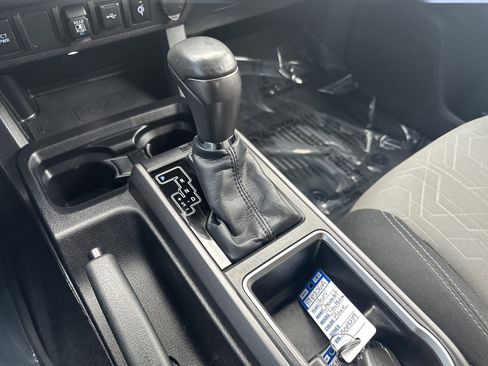 Used 2021 Toyota Tacoma TRD Off-Road image 17