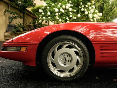 Used 1991 Chevrolet Corvette Coupe RWD image 4