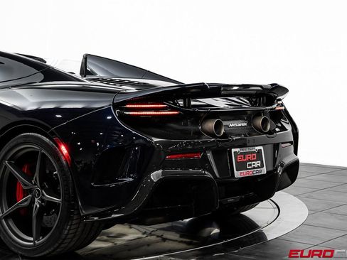 Used 2016 McLaren 675LT Spider image 25