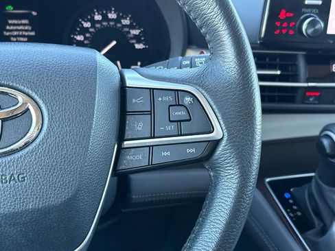 Used 2024 Toyota Sienna XLE image 21