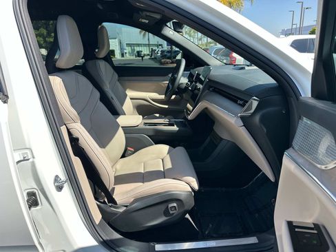 Certified 2025 Volvo EX90 Ultra image 26