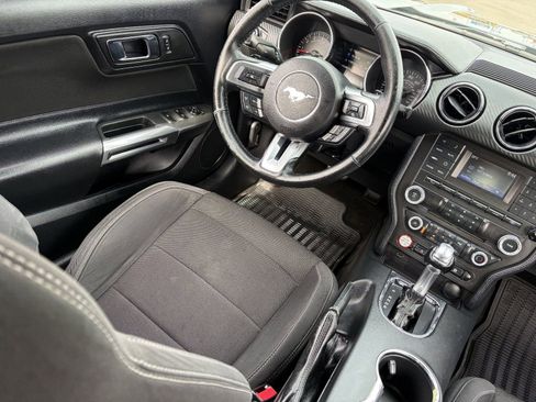 Used 2016 Ford Mustang Convertible RWD image 15
