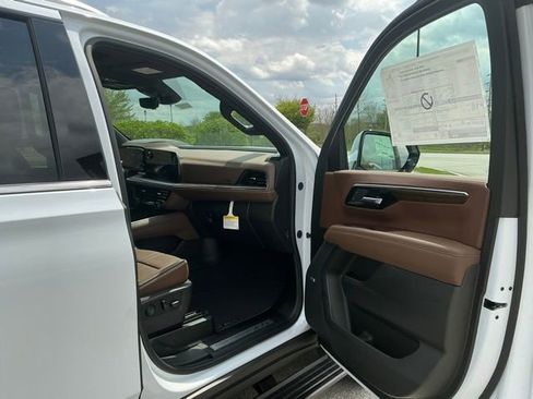 New 2026 Chevrolet Tahoe High Country AWD/4WD image 17