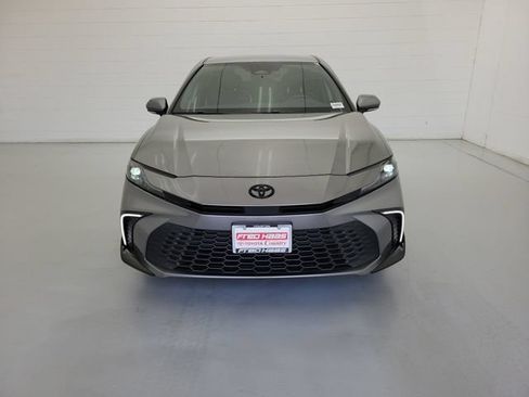 Used 2025 Toyota Camry SE w/ Convenience Package FWD image 3