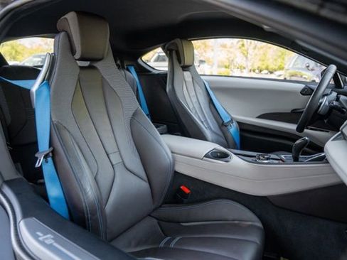 Used 2020 BMW i8 Coupe AWD/4WD image 51