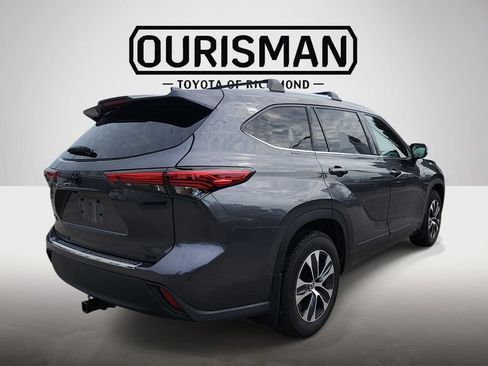 Used 2022 Toyota Highlander XLE AWD/4WD image 7